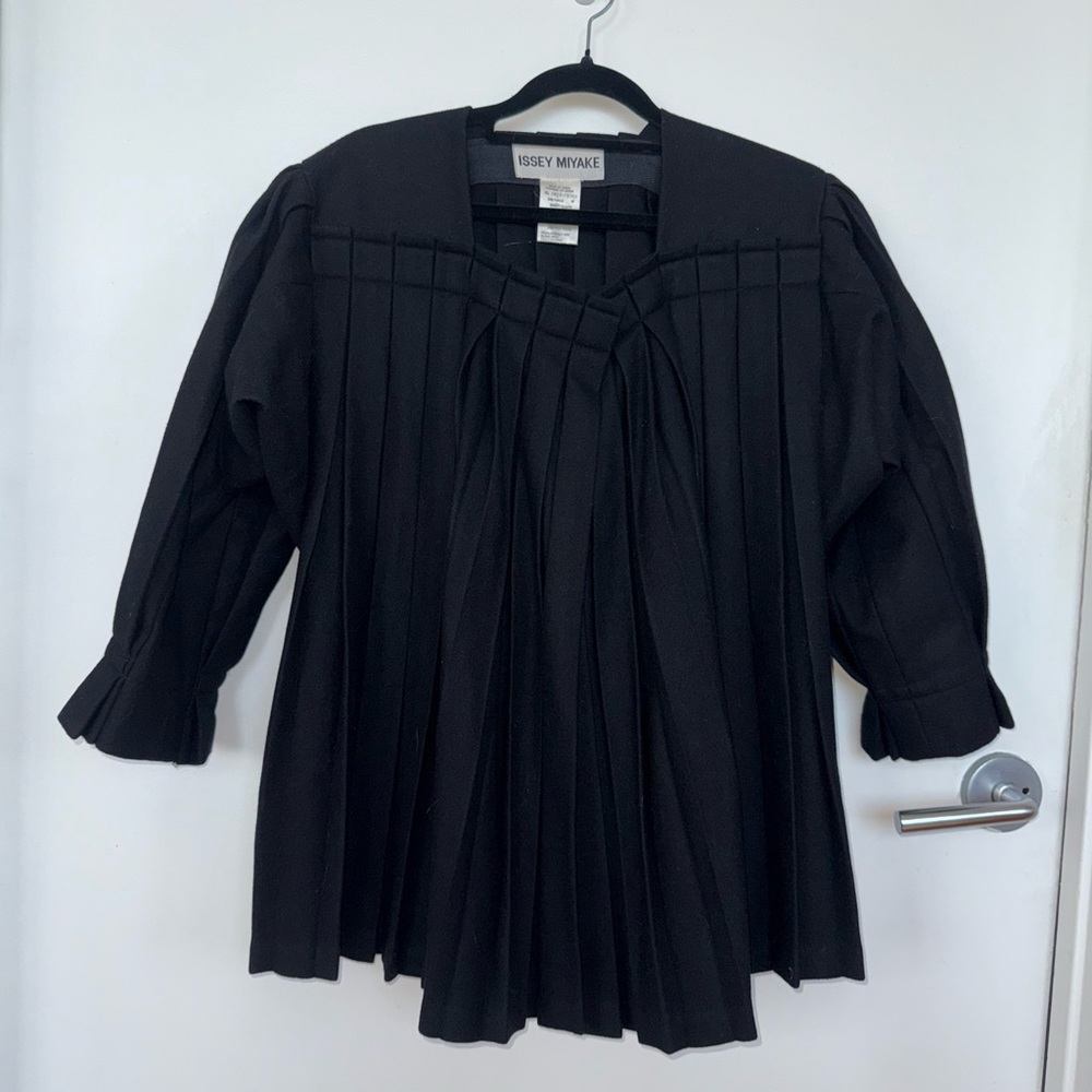 Issey Miyake Black Pleated Jacket - Picture 2 of 8
